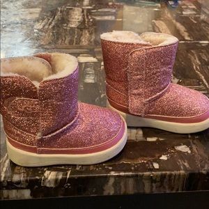 Sparkly pink baby uggs